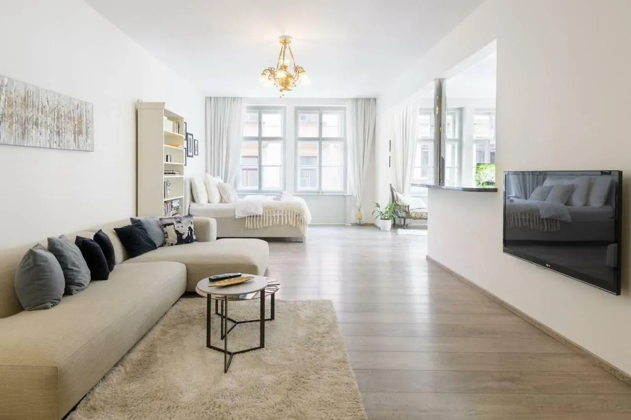 Stylish, Light-Filled Home In The Historic Center Прага 0*,
