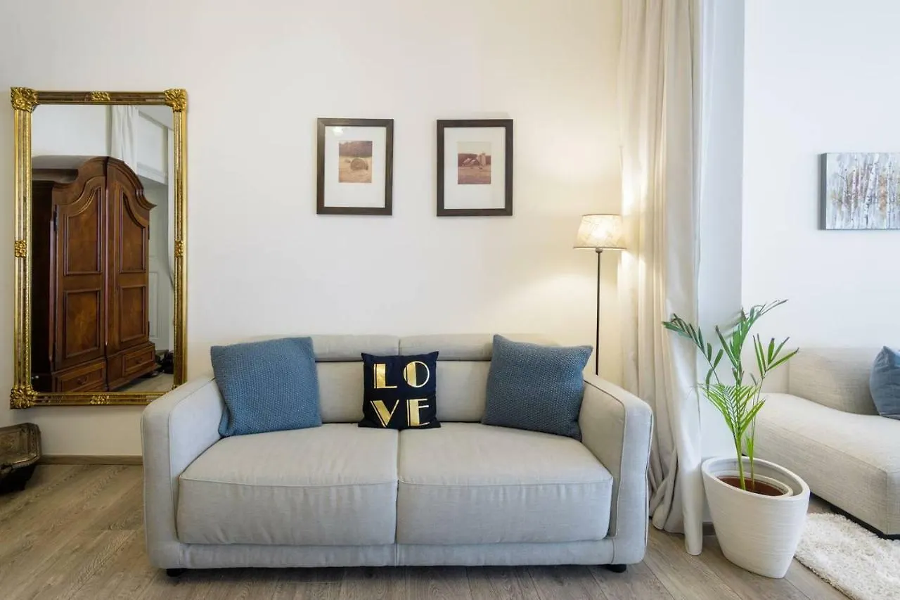 Stylish, Light-Filled Home In The Historic Center Прага