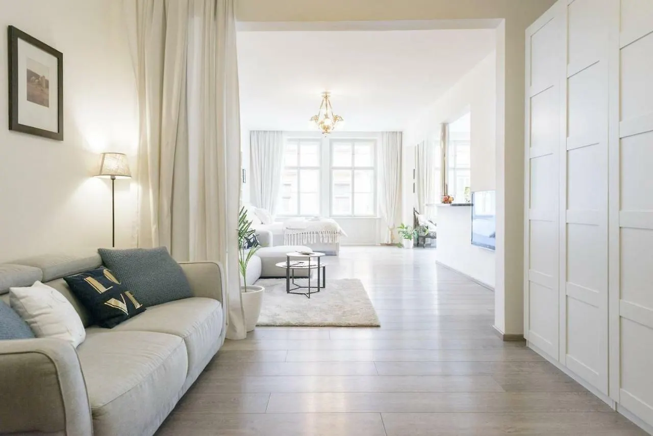 Apartmán Stylish, Light-Filled Home In The Historic Center Praha Česká republika