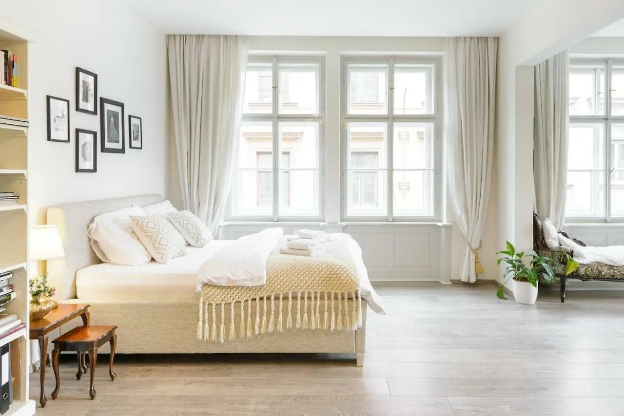 Stylish, Light-Filled Home In The Historic Center Praha