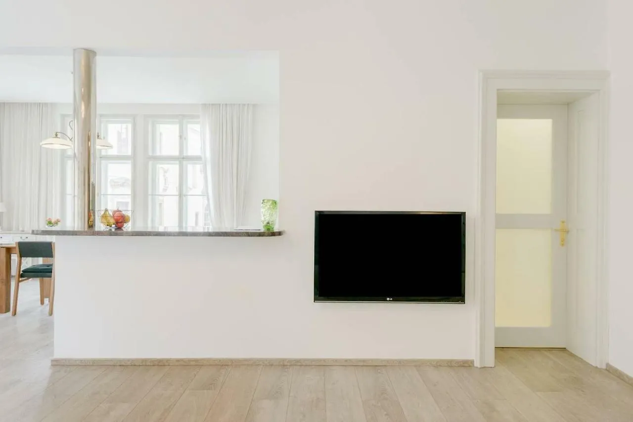 Apartmán Stylish, Light-Filled Home In The Historic Center Praha