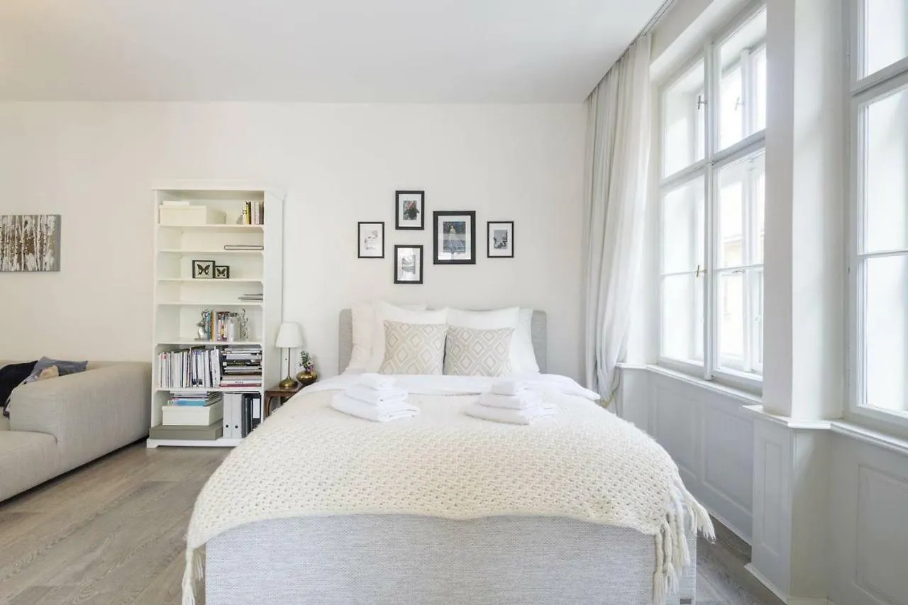 Stylish, Light-Filled Home In The Historic Center Praha Česká republika